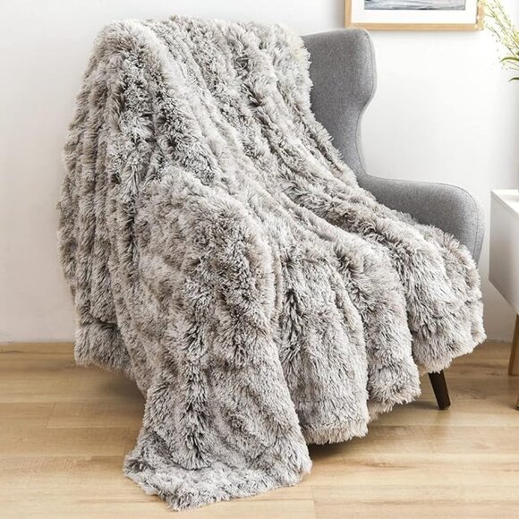 Fuzzy faux fur throw blanket 50"x60" - Picture 1 of 6